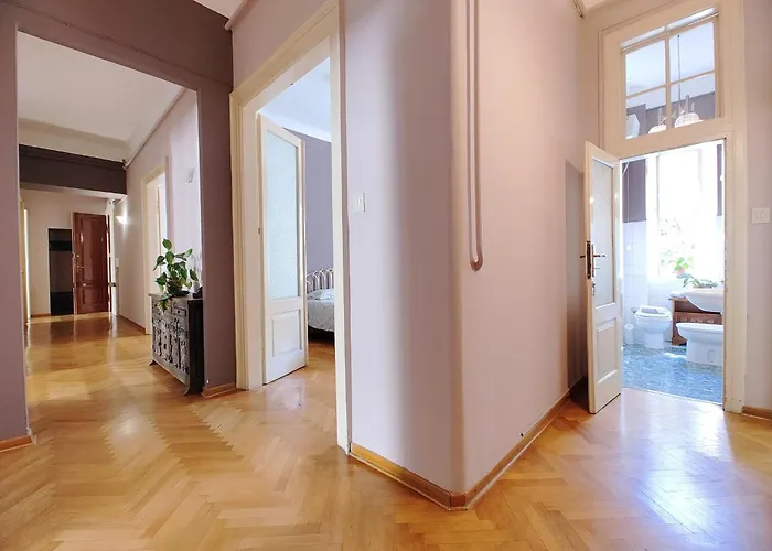 بيت ضيافة B7 *