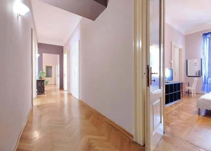 B7 بيت ضيافة *